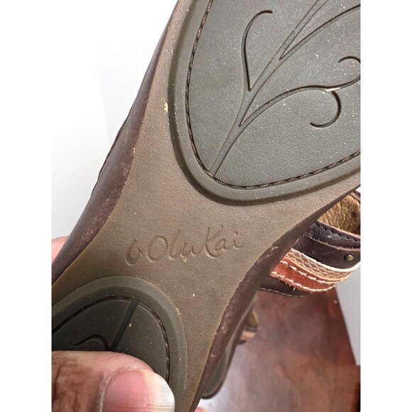 OLUKAI Women's Handcrafted Brown Leather Slip-On Sandals With Toe Loop & Embosse - Picture 8 of 10